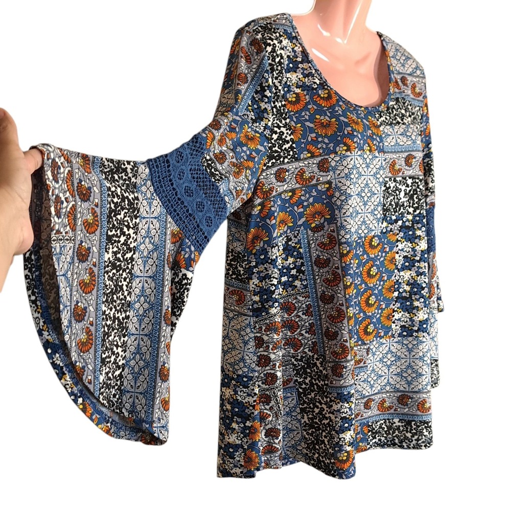 Roommates Women's Blouse Size L Beautiful Floral 3/4 Bell‎ Sleeve Boho Bohemian